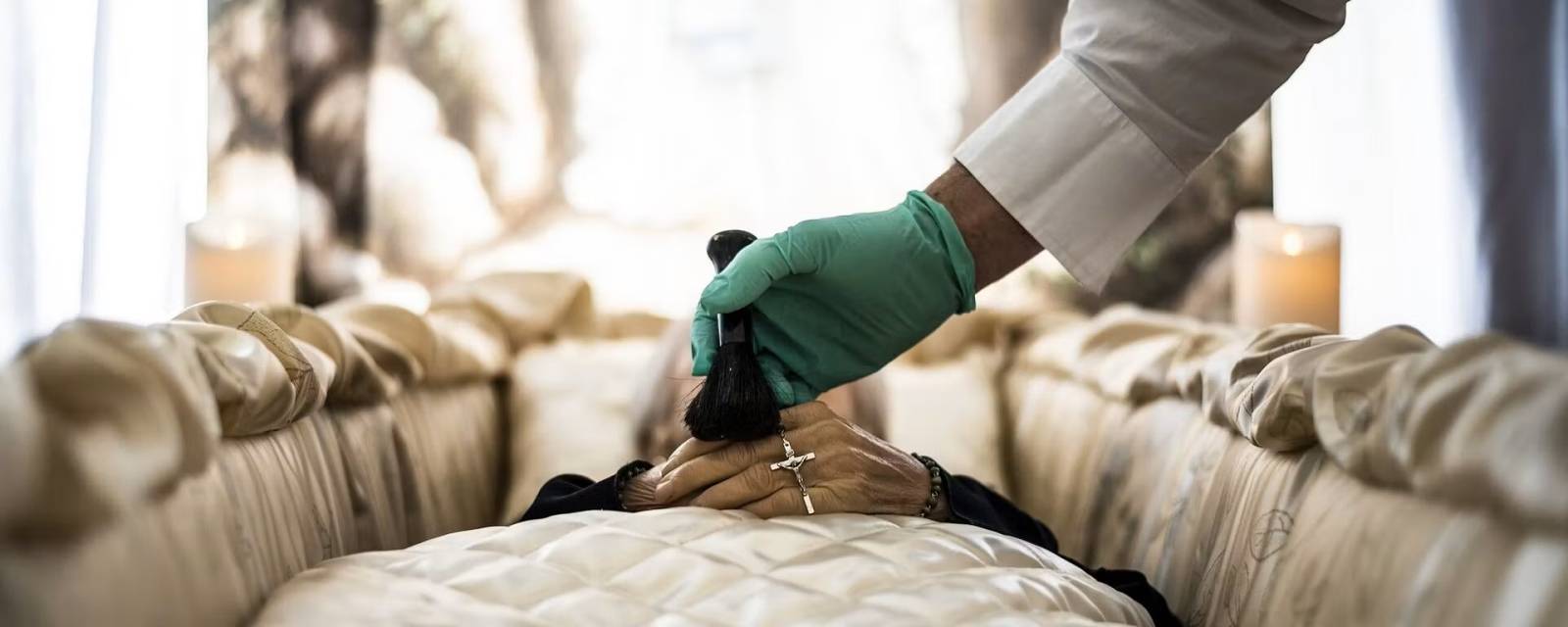 Soins de conservation pour présentation sereine du défunt avec toilette mortuaire assurée près de Théziers