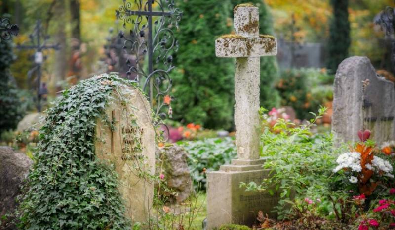 Contrat d'entretien ou intervention ponctuelles des sépultures pour La Toussaint ou anniversaire et évenement Sernhac et Comps