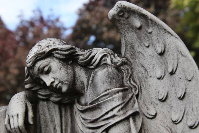 Vente et personnalisation d’articles de marbrerie funéraire par Pompes Funèbres CARRARE à Remoulins et Montfrin